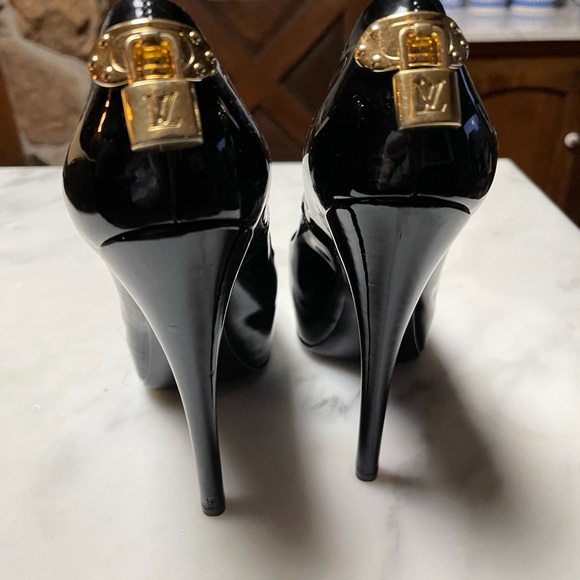 Louis Vuitton black heels. - Picture 5 of 5